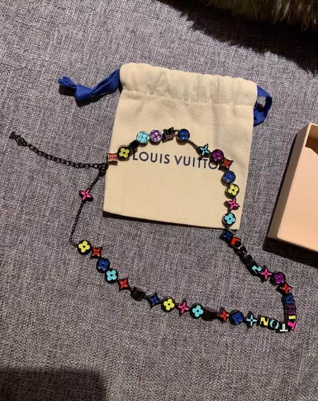 LV Suits 03lyr93 (2)