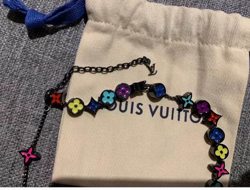 LV Suits 03lyr93 (3)