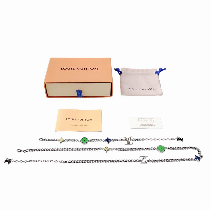 LV Suits 03lyr94 (1)