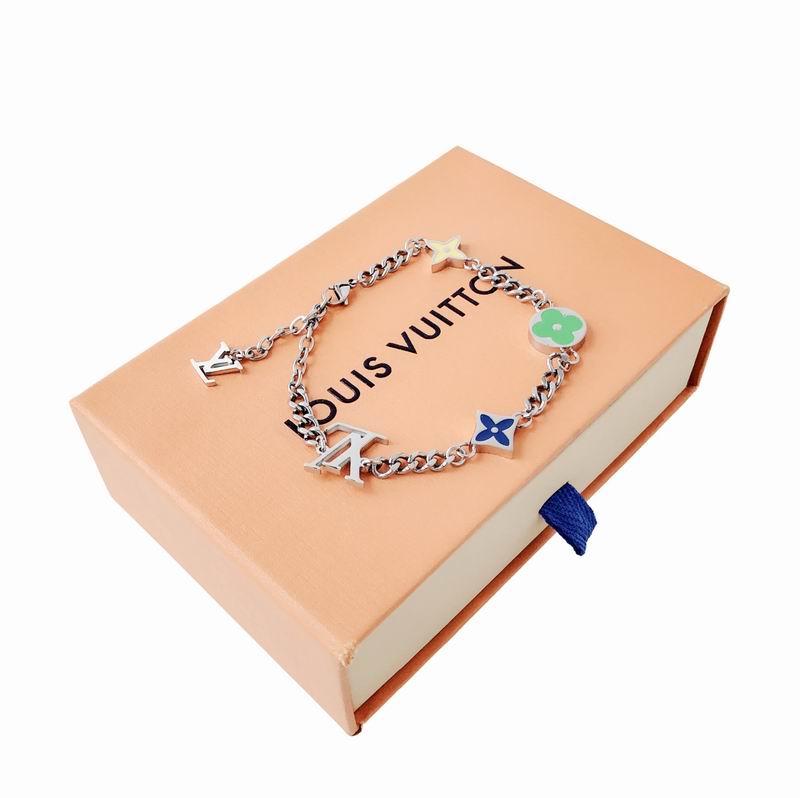 LV Suits 03lyr94 (5)