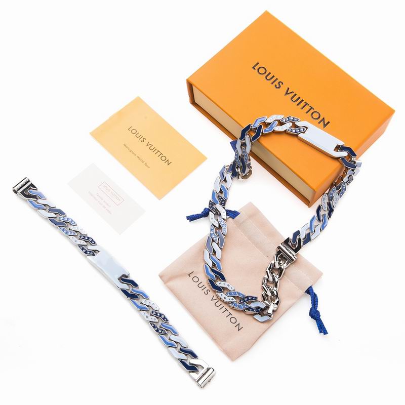 LV Suits 03lyr95 (2)