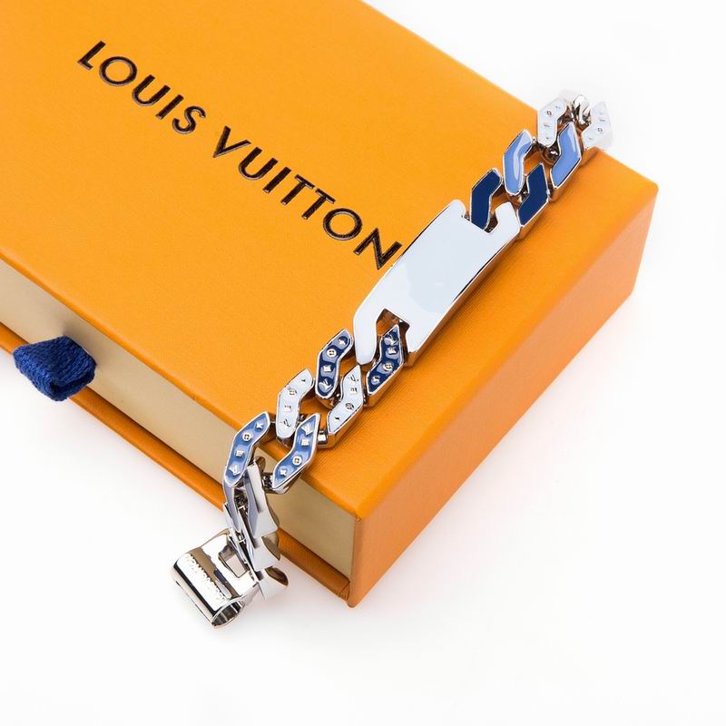 LV Suits 03lyr95 (6)