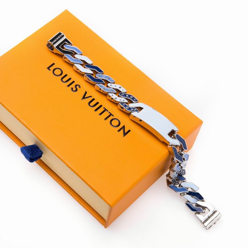 LV Suits 03lyr95 (7)