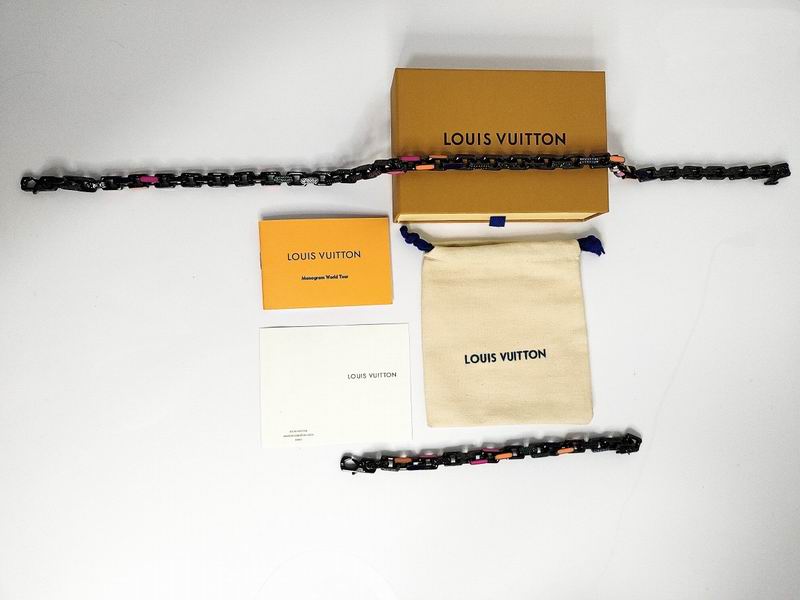 LV Suits 03lyr96 (1)