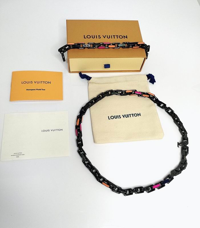 LV Suits 03lyr96 (3)