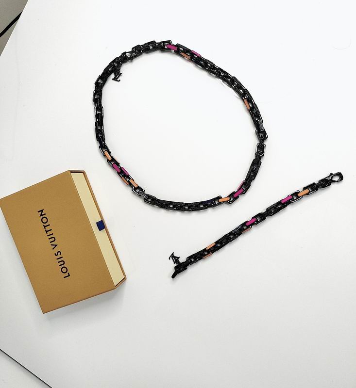 LV Suits 03lyr96 (4)