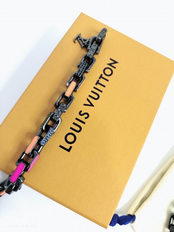 LV Suits 03lyr96 (6)