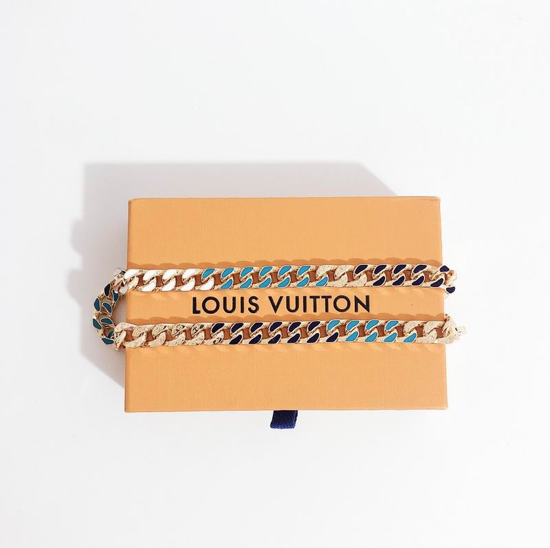 LV Suits 03lyr97 (3)