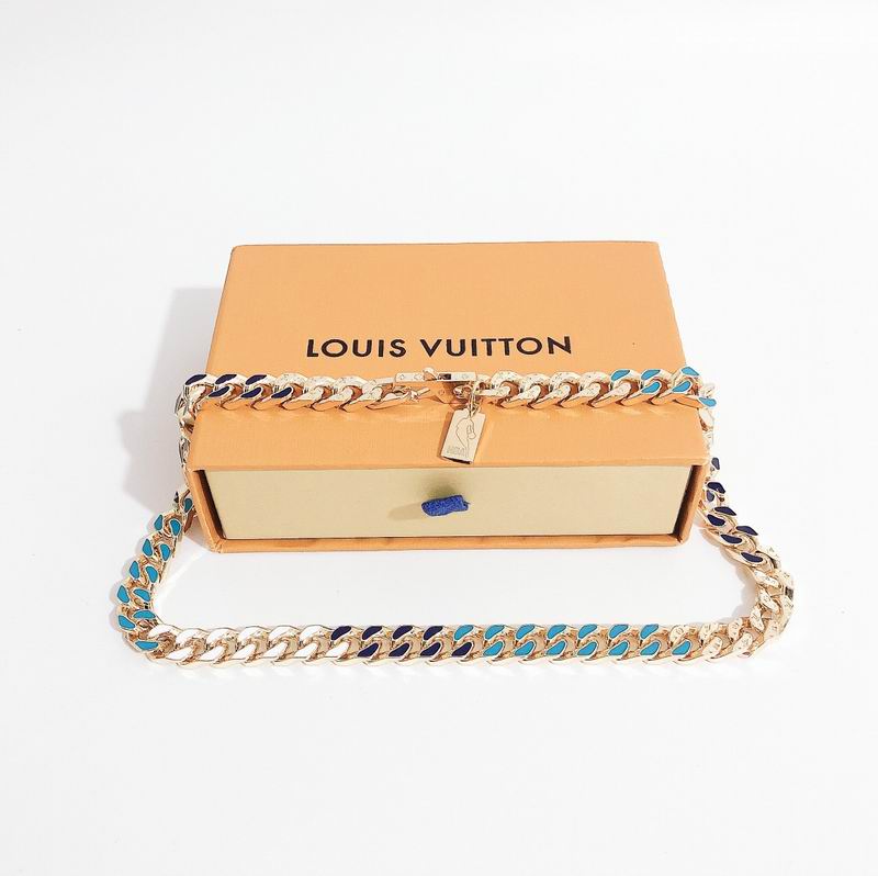 LV Suits 03lyr97 (5)