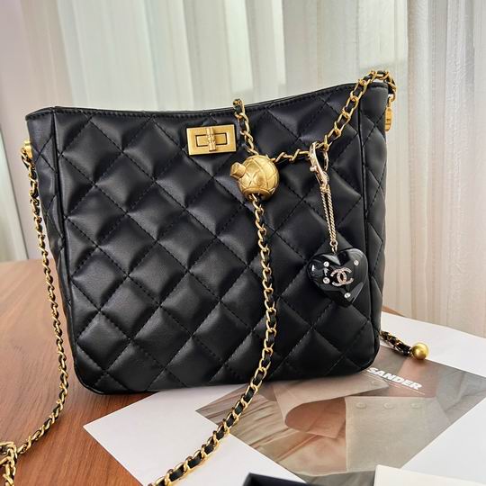 Chanel keyring 03lyh8 (5)