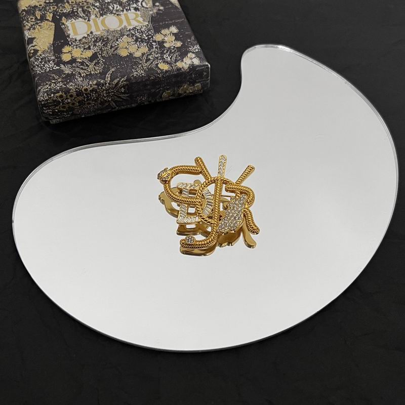 Dior Brooch 05lyr49 (2)