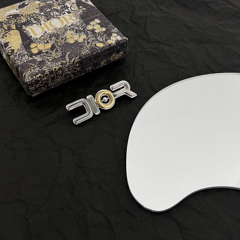 Dior Brooch 05lyr50 (1)