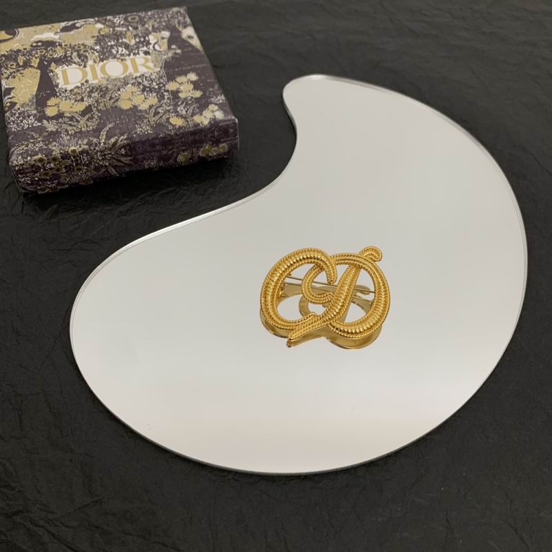 Dior Brooch 05lyr51 (1)