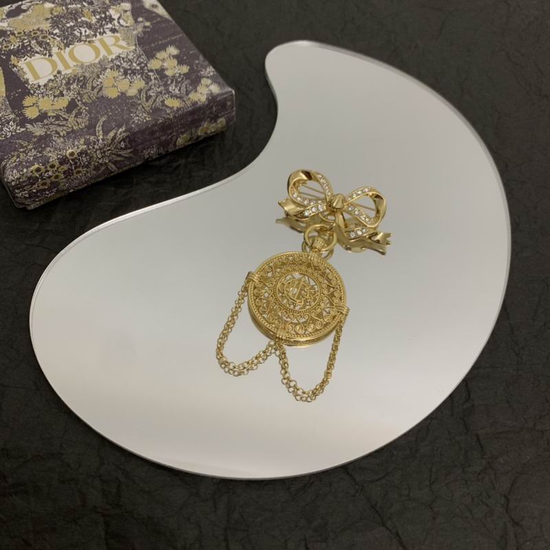 Dior Brooch 05lyr53 (1)