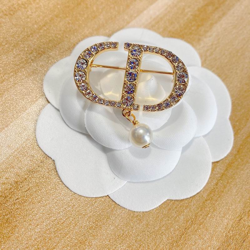 Dior Brooch 06lyr67 (2)