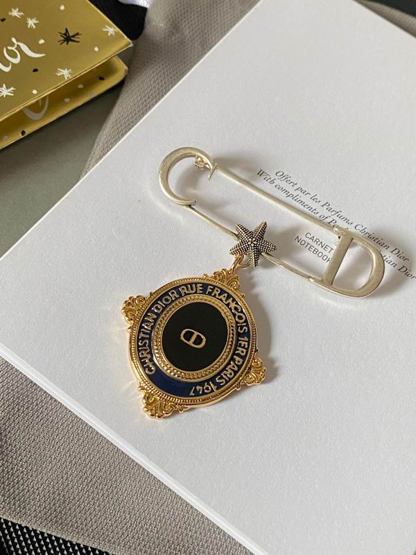Dior Brooch 07lyr73 (2)