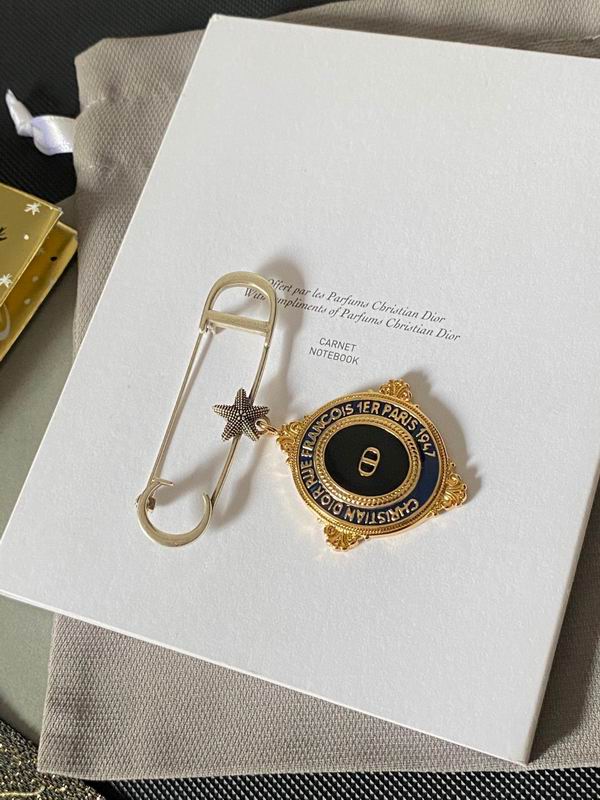 Dior Brooch 07lyr73 (4)