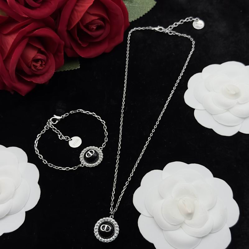 Dior Suits 06lyr88 (1)