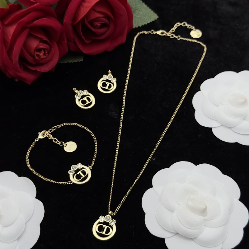 Dior Suits 06lyr89 (1)