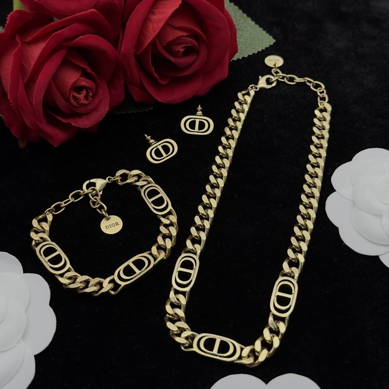 Dior Suits 06lyr90 (1)