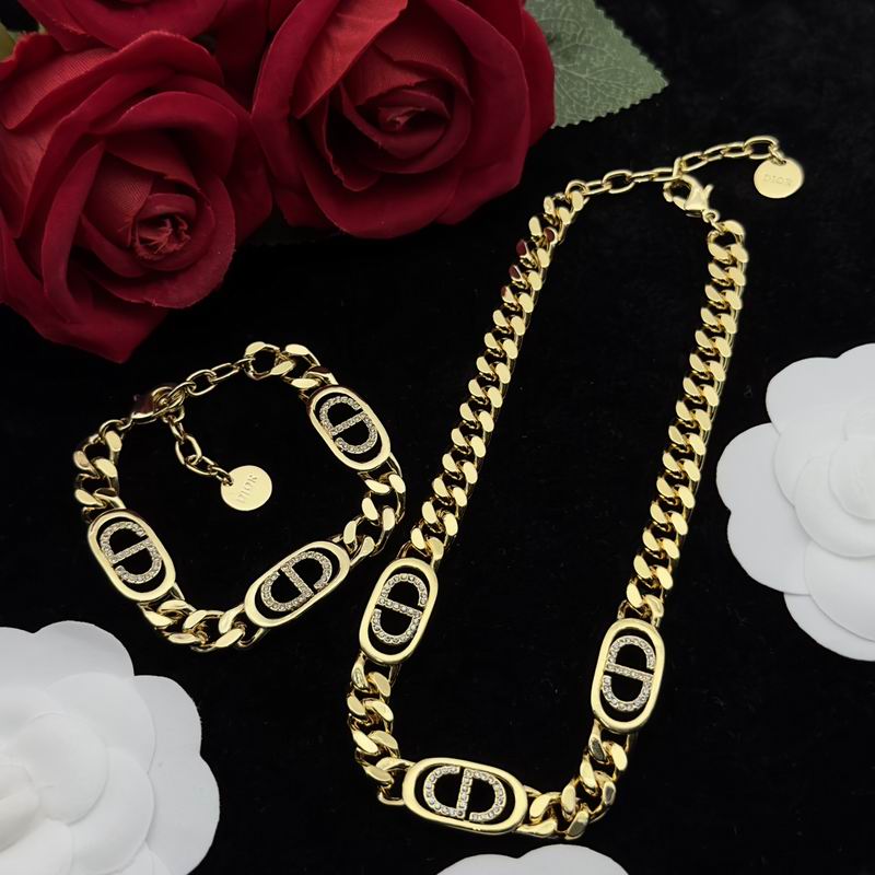 Dior Suits 06lyr91 (1)