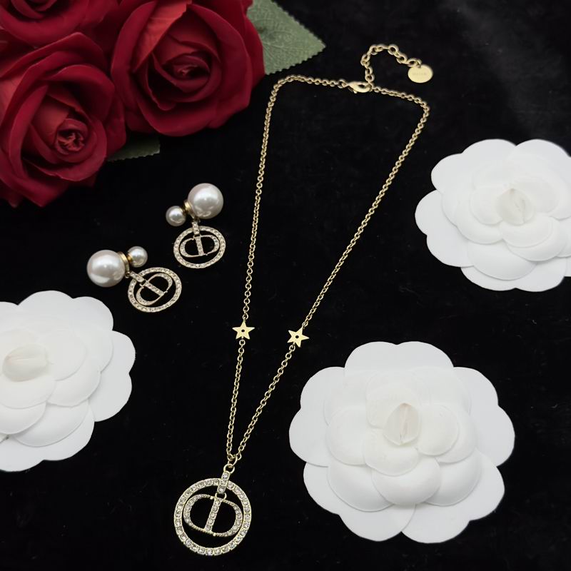 Dior Suits 06lyr92 (1)