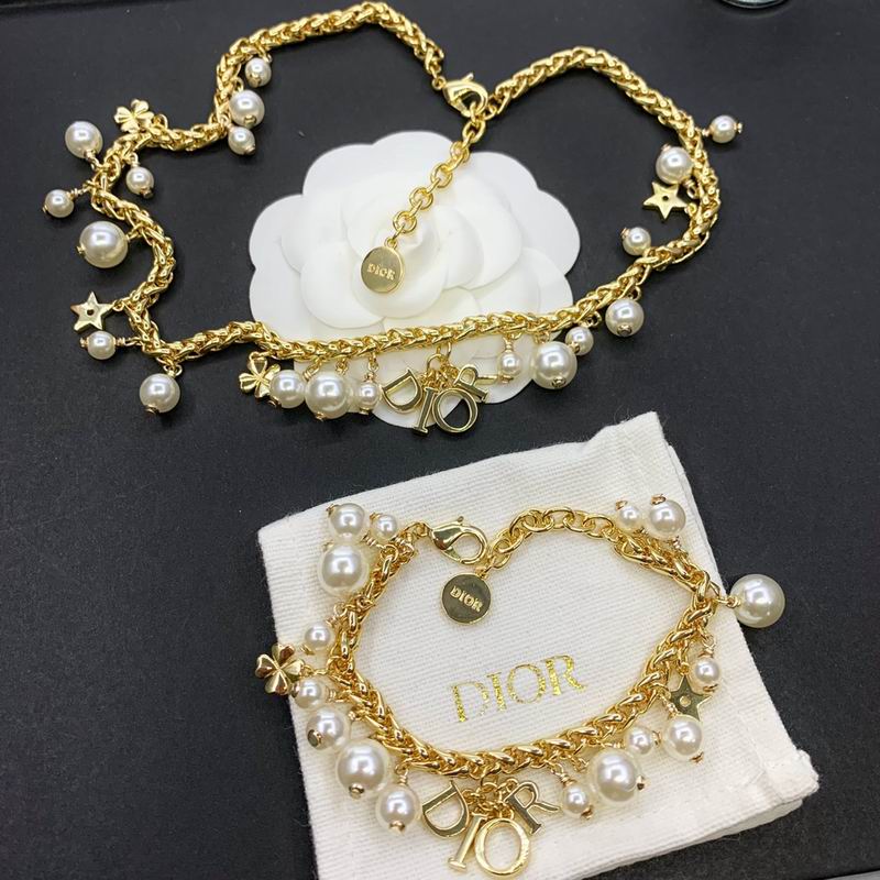 Dior Suits 06lyr97 (1)