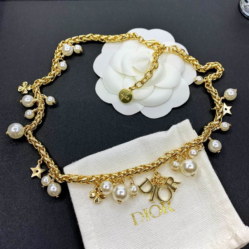 Dior Suits 06lyr97 (3)