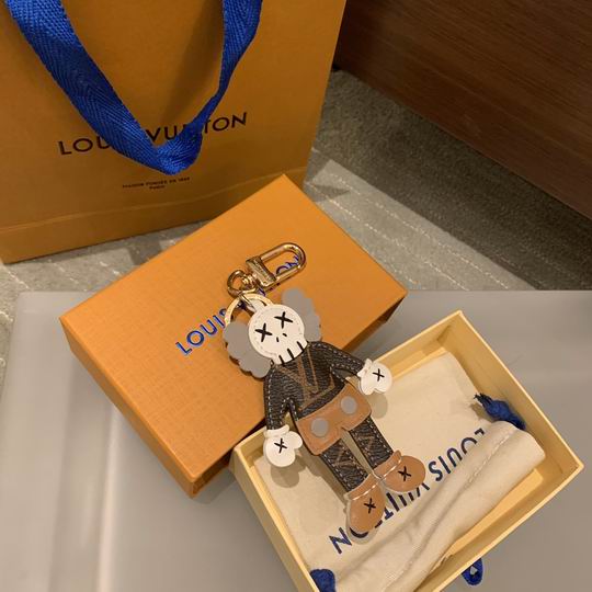 LV keyring 羊皮kaws公仔 (1)