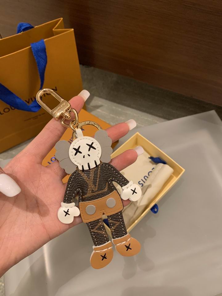 LV keyring 羊皮kaws公仔 (2)