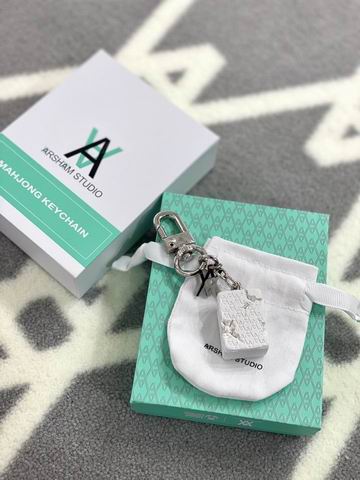 LV keyring 麻将雕塑 (6)