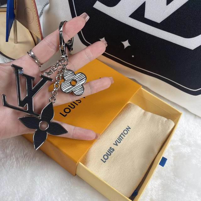 LV keyring 03lyh265 (2)
