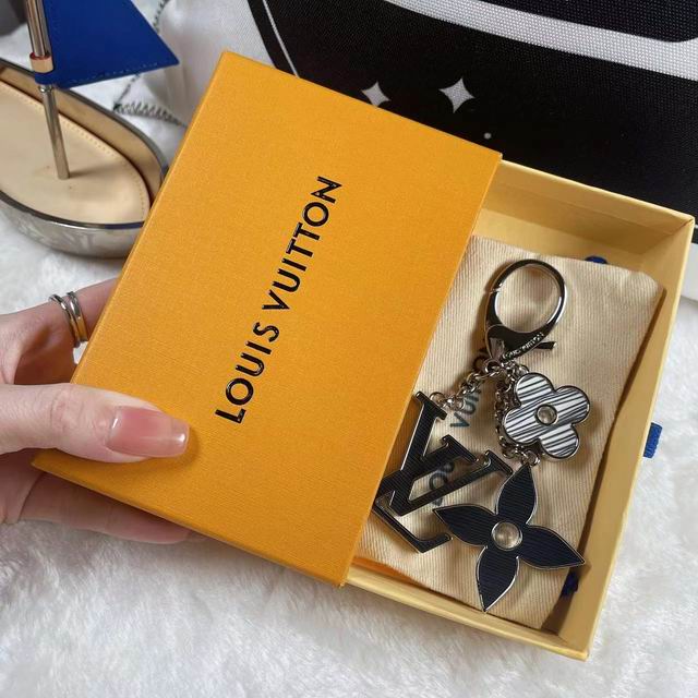 LV keyring 03lyh265 (3)