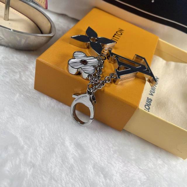 LV keyring 03lyh265 (7)