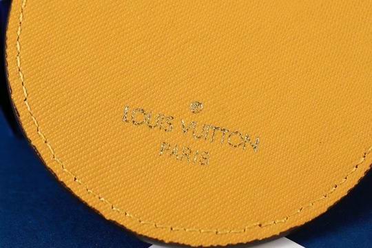 LV keyring 03lyh268 (7)
