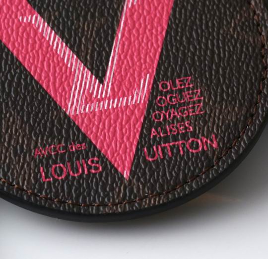 LV keyring 03lyh300 (7)