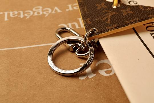 LV keyring 03lyh305 (14)