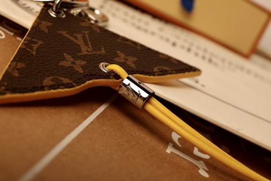 LV keyring 03lyh305 (16)