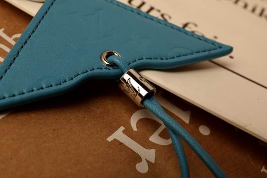 LV keyring 03lyh305 (7)