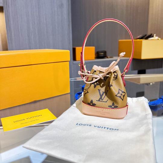 LV keyring 03lyh71 (10)