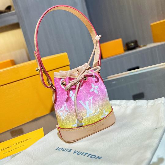 LV keyring 03lyh71 (17)