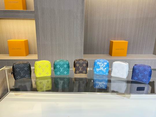 LV keyring 03lyh72 (2)