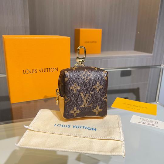 LV keyring 03lyh72 (6)
