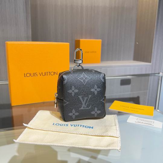 LV keyring 03lyh72 (8)