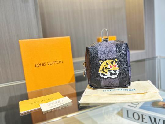 LV keyring 03lyh73 (1)
