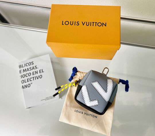 LV keyring 03lyh73 (10)