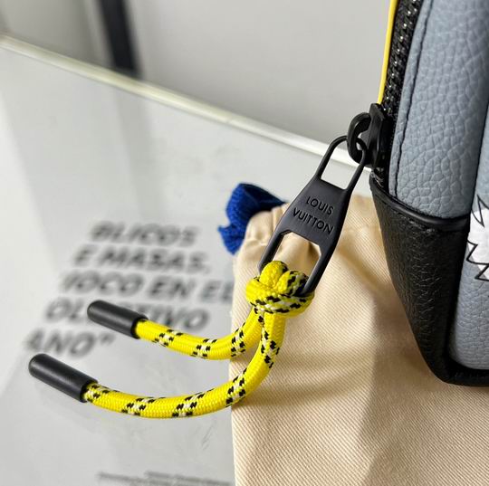 LV keyring 03lyh73 (17)