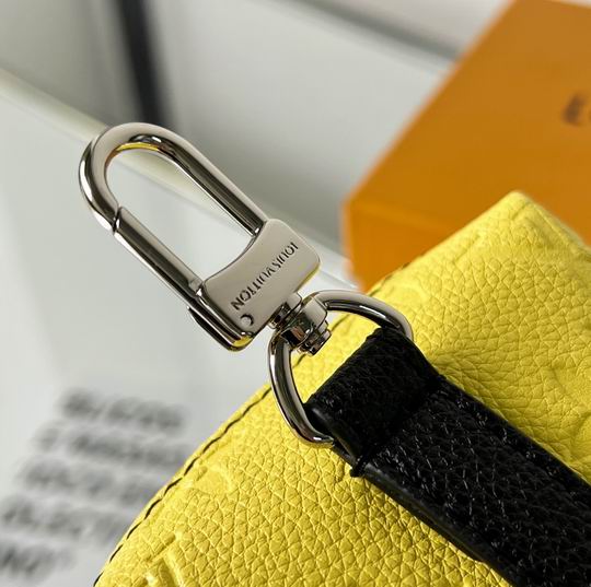 LV keyring 03lyh73 (18)