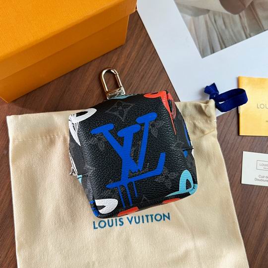 LV keyring 03lyh73 (19)
