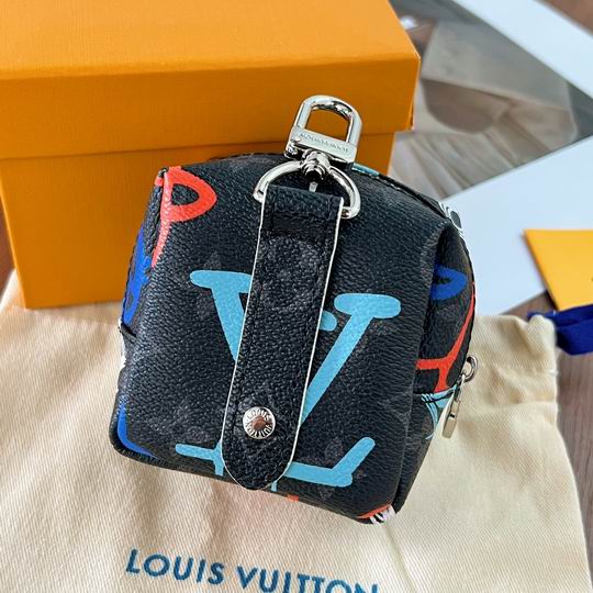 LV keyring 03lyh73 (24)
